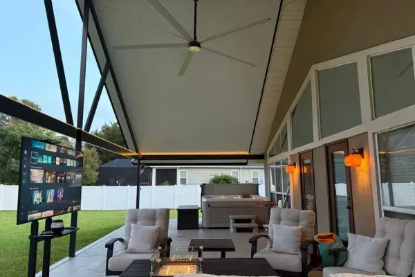 Commercial ceiling fans for commercial applications and outdoor spaces